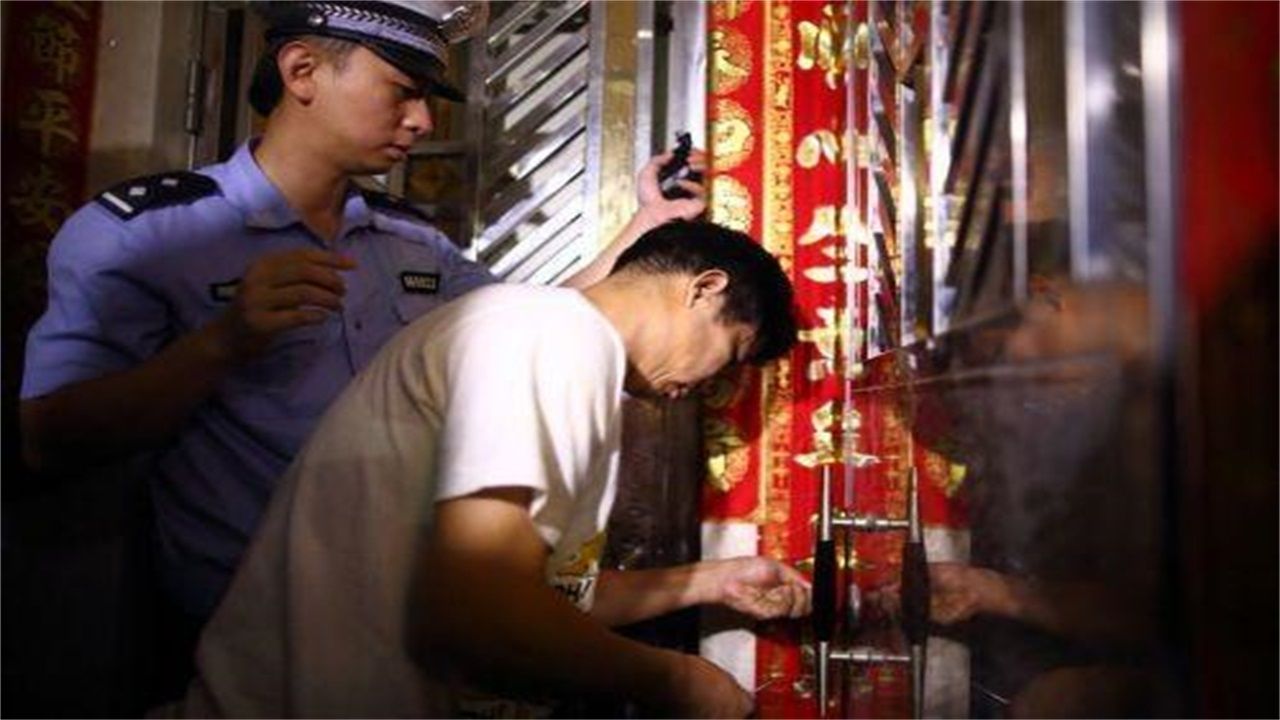 湖北请开锁师傅开了锁后，师傅